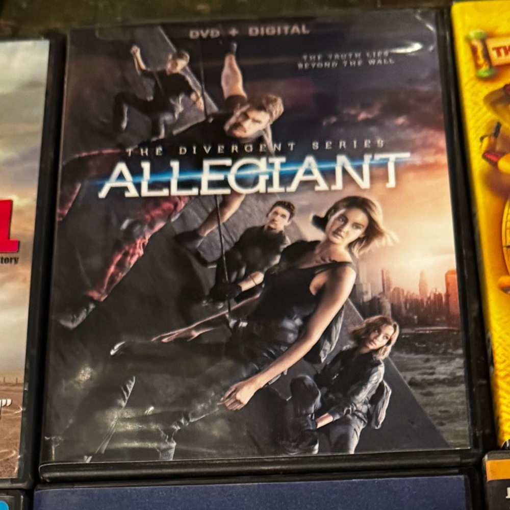 Allegiant Movie Poster